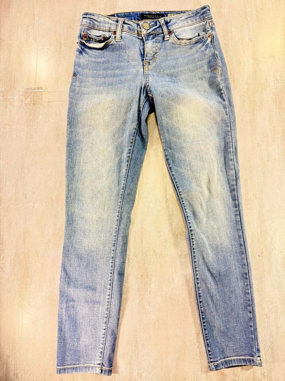 Aeropostale Light Wash Denim Jeggings Size 2 Short